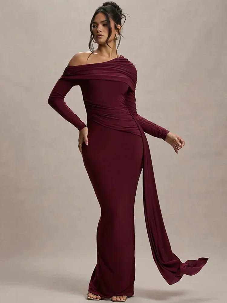 Robe longue femme épaules dénudées avec traîne