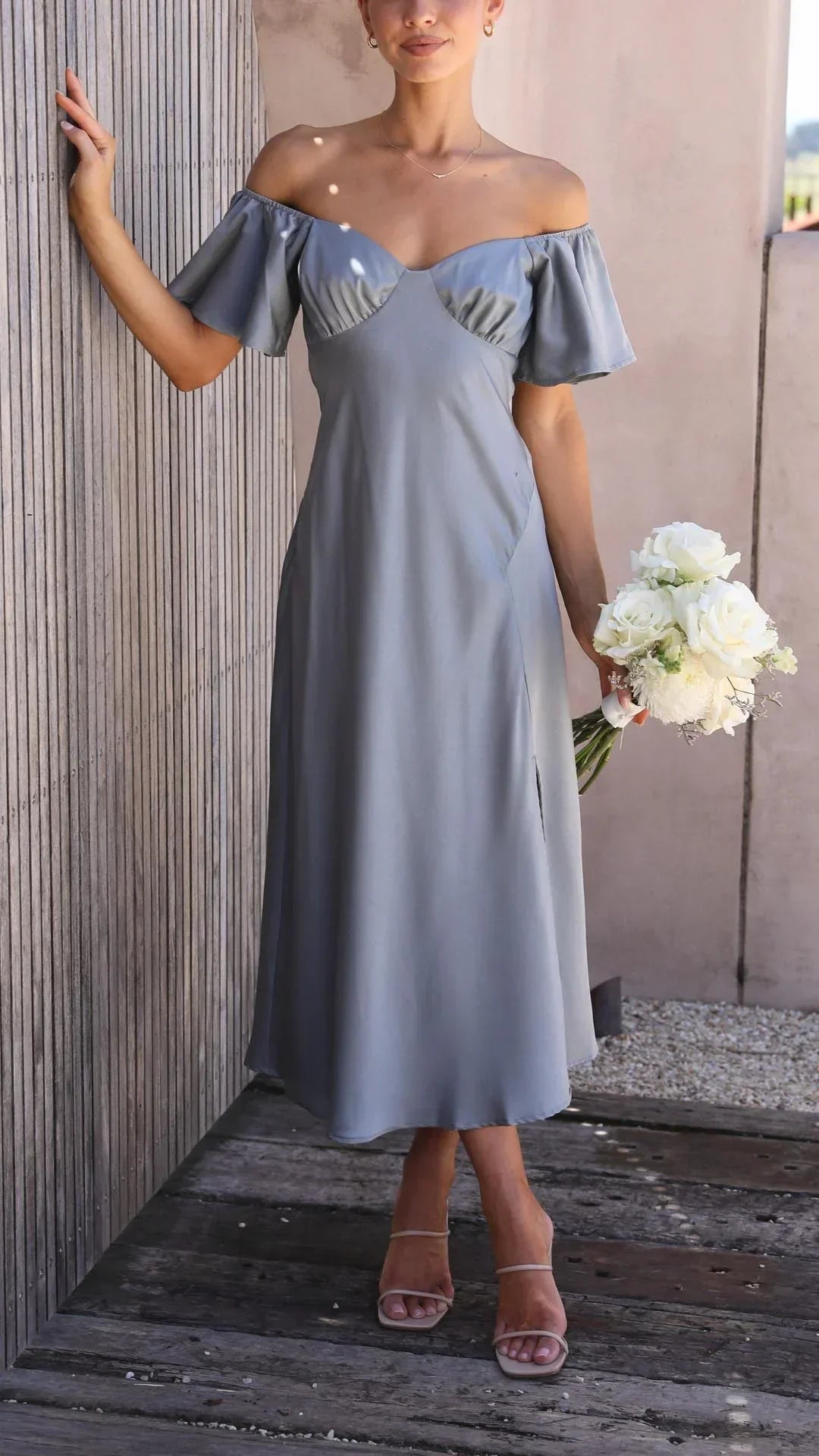 Robe longue satinée fendue avec épaules dénudées | ROBEMODE