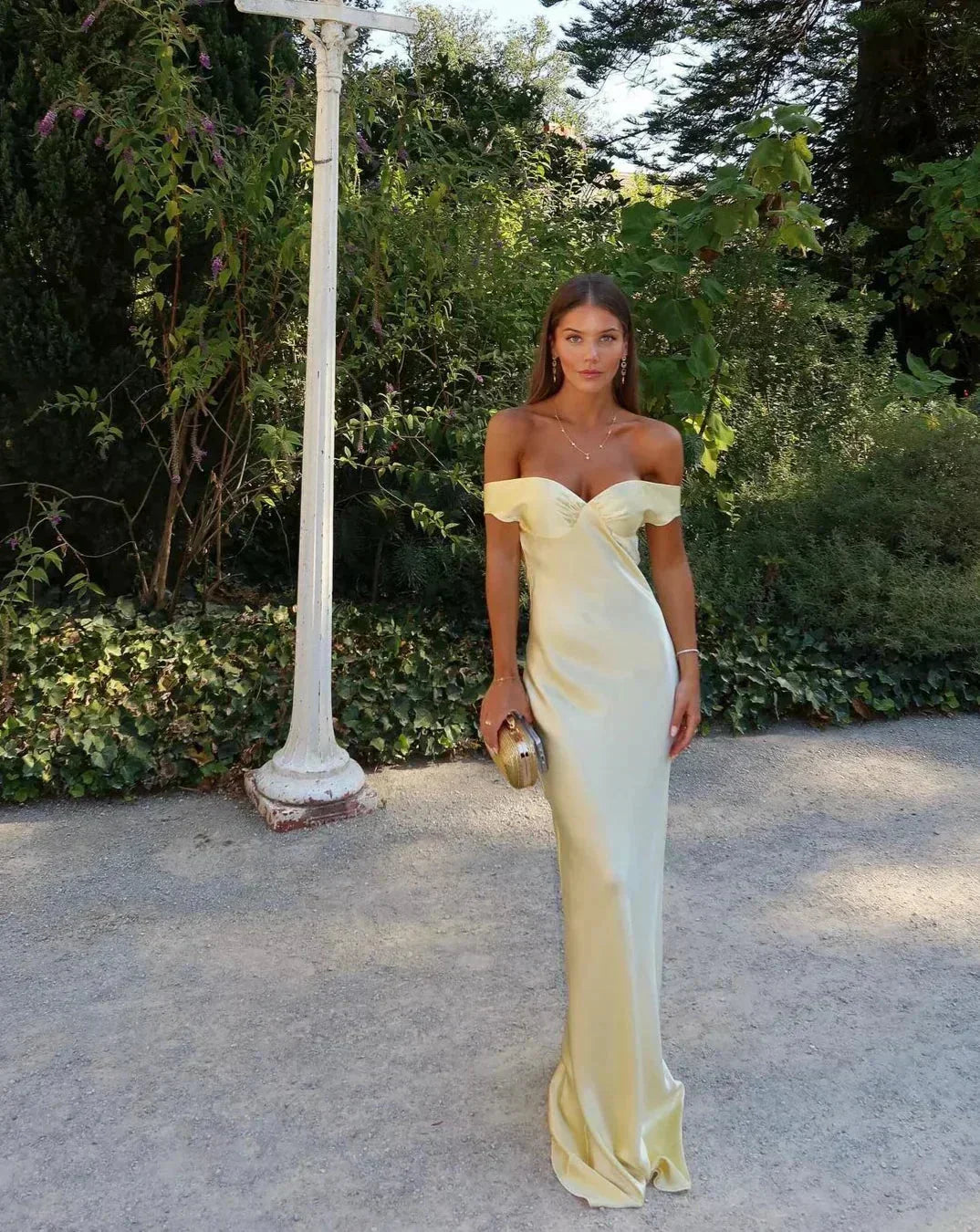 Robe Longue Satinée Jaune Femme | Épaules Dénudées Sans Manches Soirée Élégante | ROBEMODE