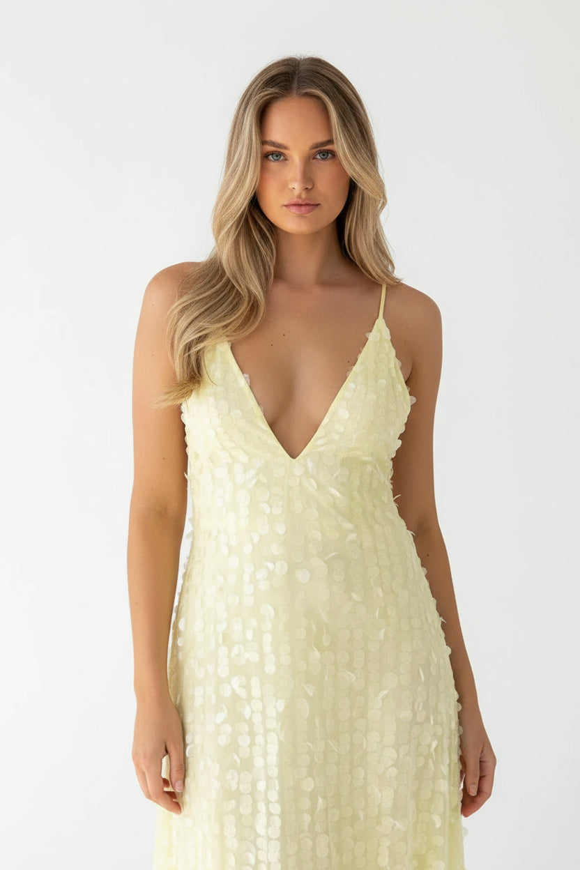 Robe Longue Jaune à Sequins Dos Croisé Col V Soirée | ROBEMODE
