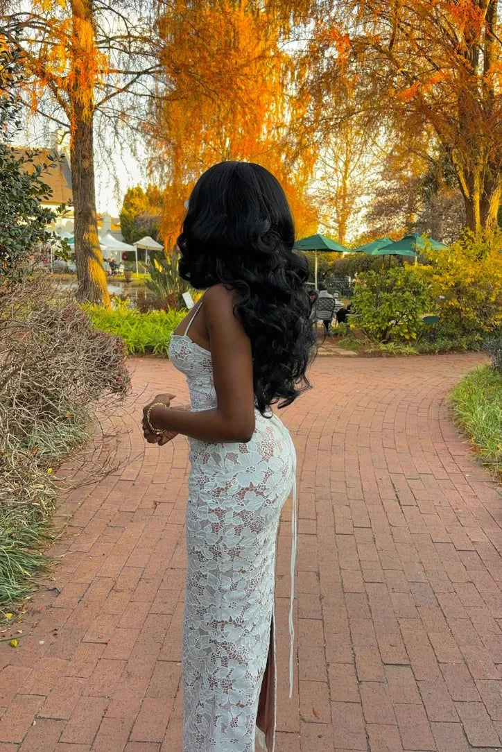 Robe Longue Moulante Dentelle Blanche Bretelles Fines Col Cœur | ROBEMODE