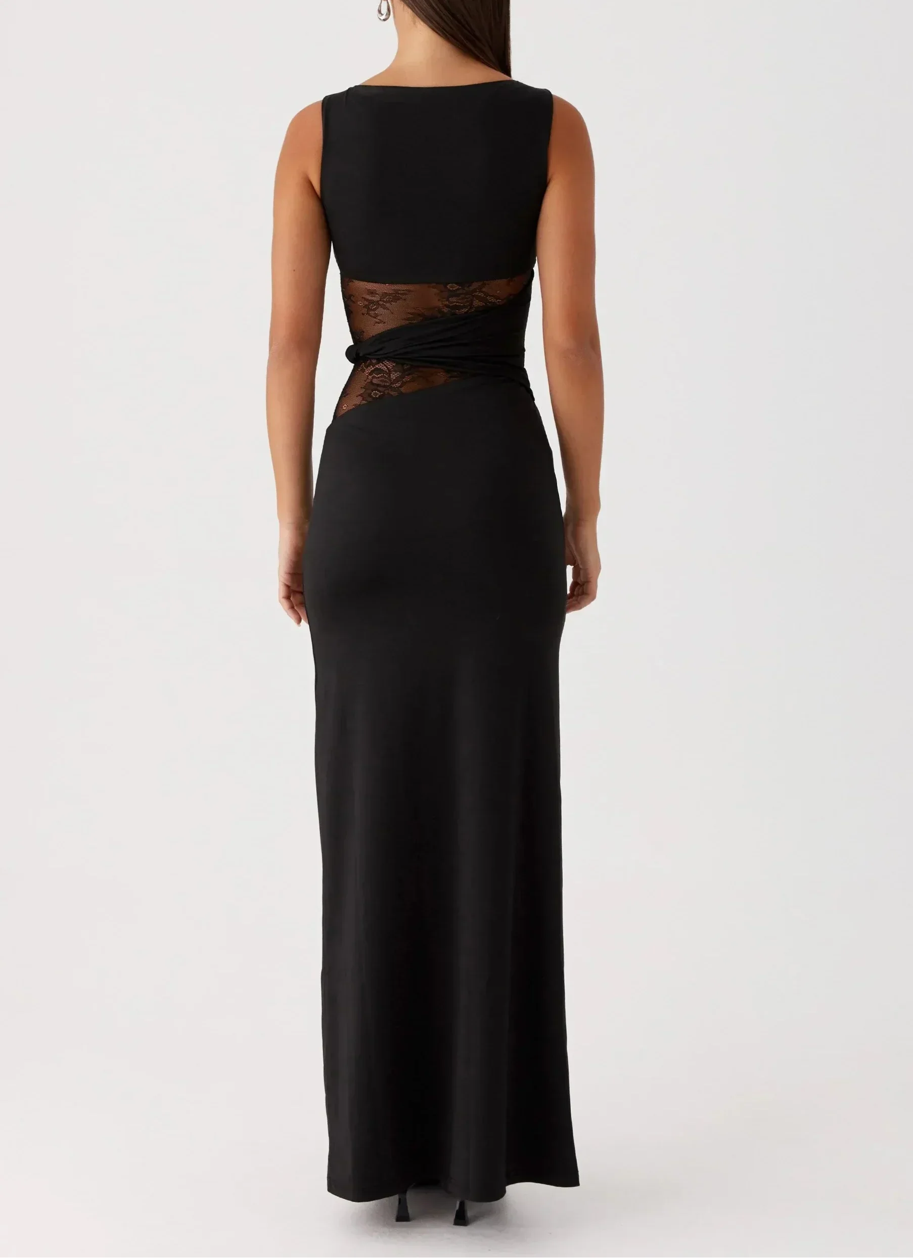 Robe Longue Noire Dentelle Femme avec Découpes Élégantes | ROBEMODE