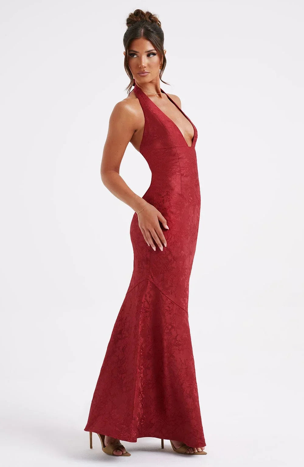 Robe Longue Rouge Texturée Col Licou Décolleté Plongeant | ROBEMODE