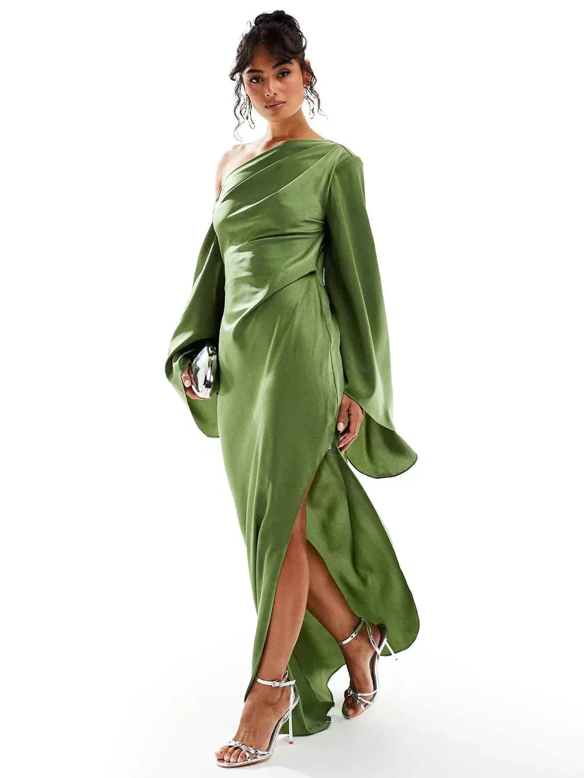 Robe soirée longue satinée verte épaule dénudée | ROBEMODE