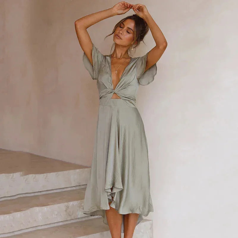 Robe midi satinée avec manches papillon et col V | ROBEMODE