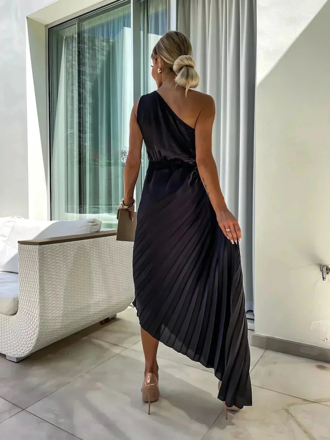 Robe midi asymétrique plissée découpe et fleur | ROBEMODE