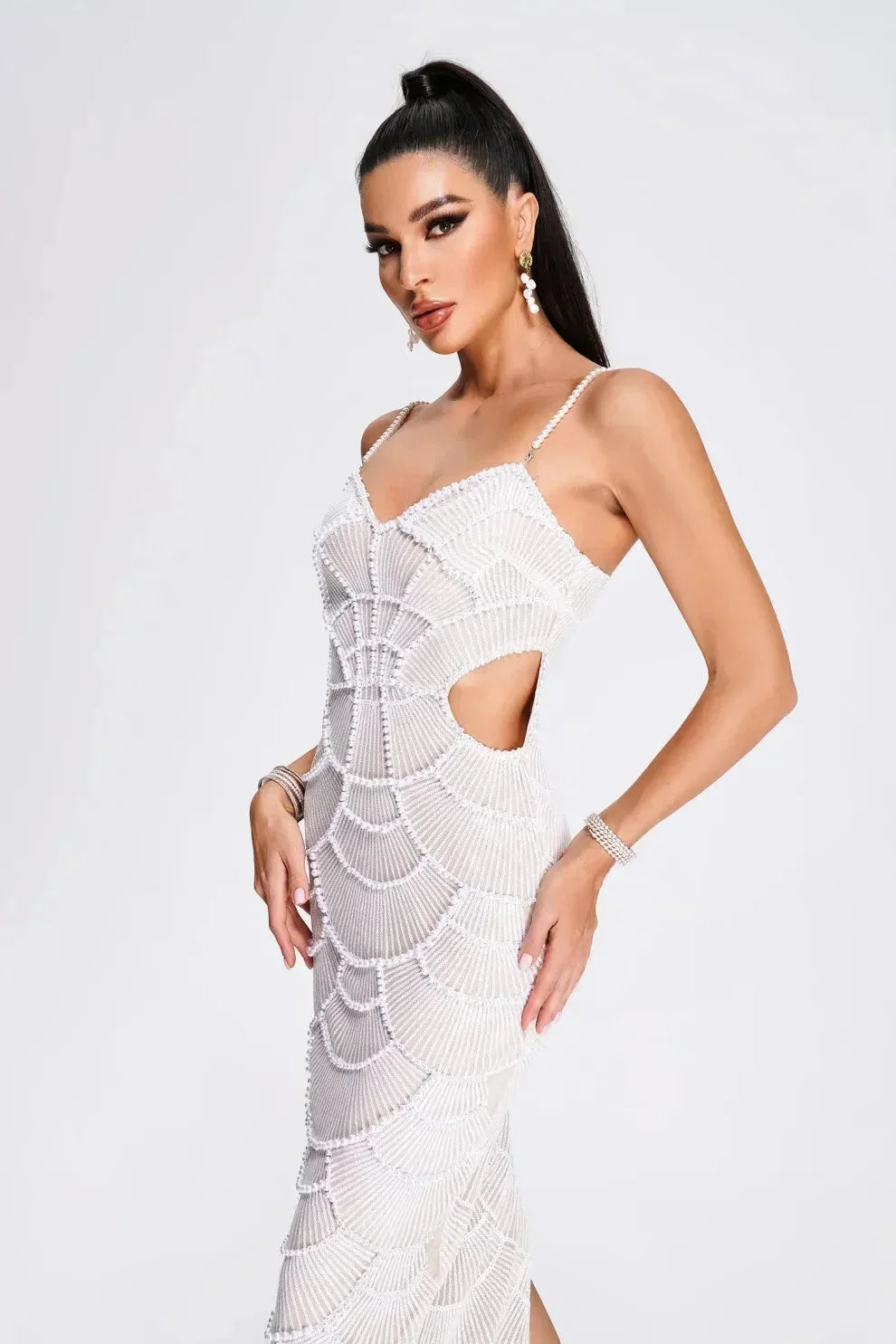 Robe Midi Soirée Blanche Sequins et Découpes Élégante | ROBEMODE