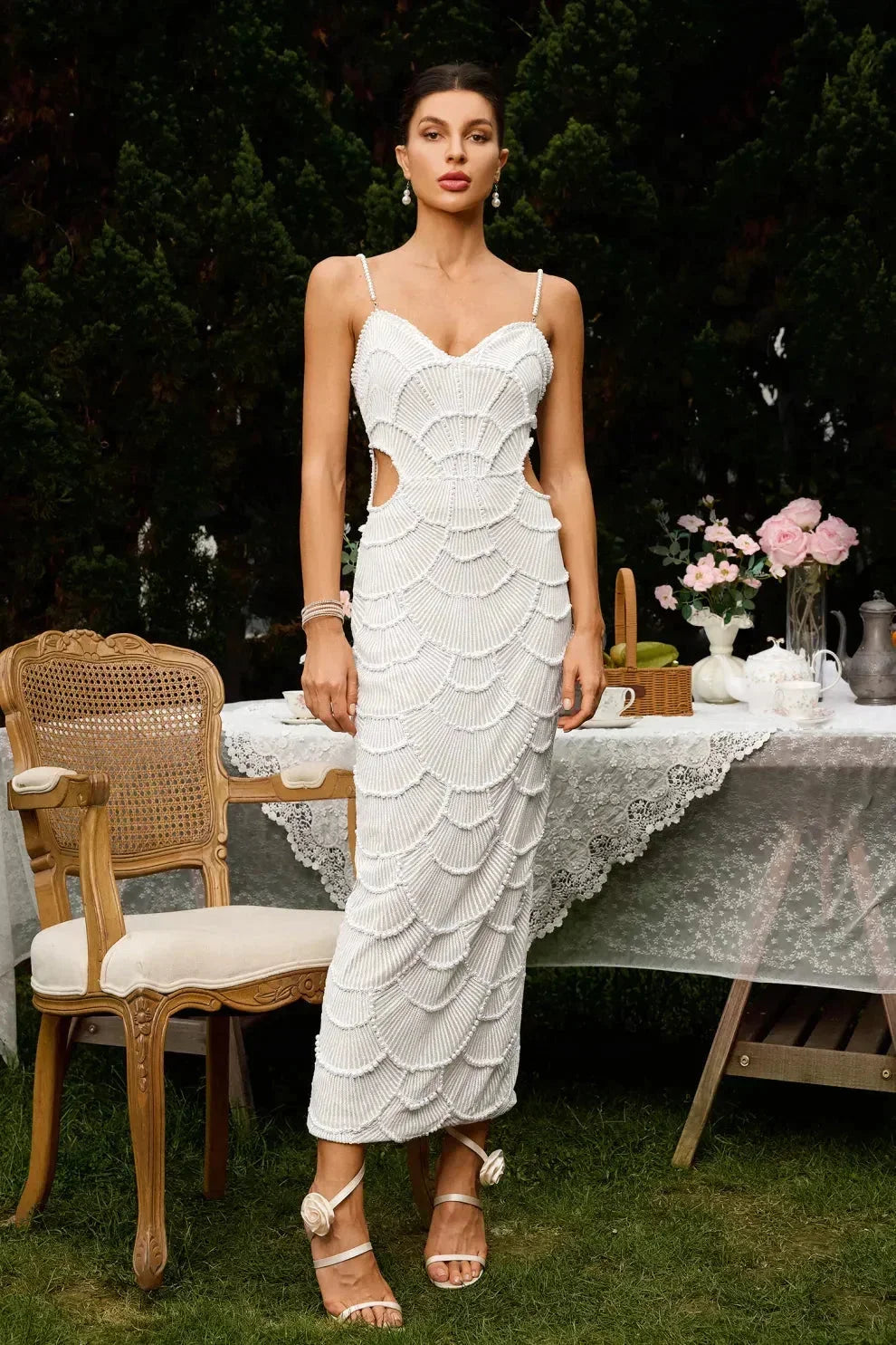 Robe Midi Soirée Blanche Sequins et Découpes Élégante | ROBEMODE