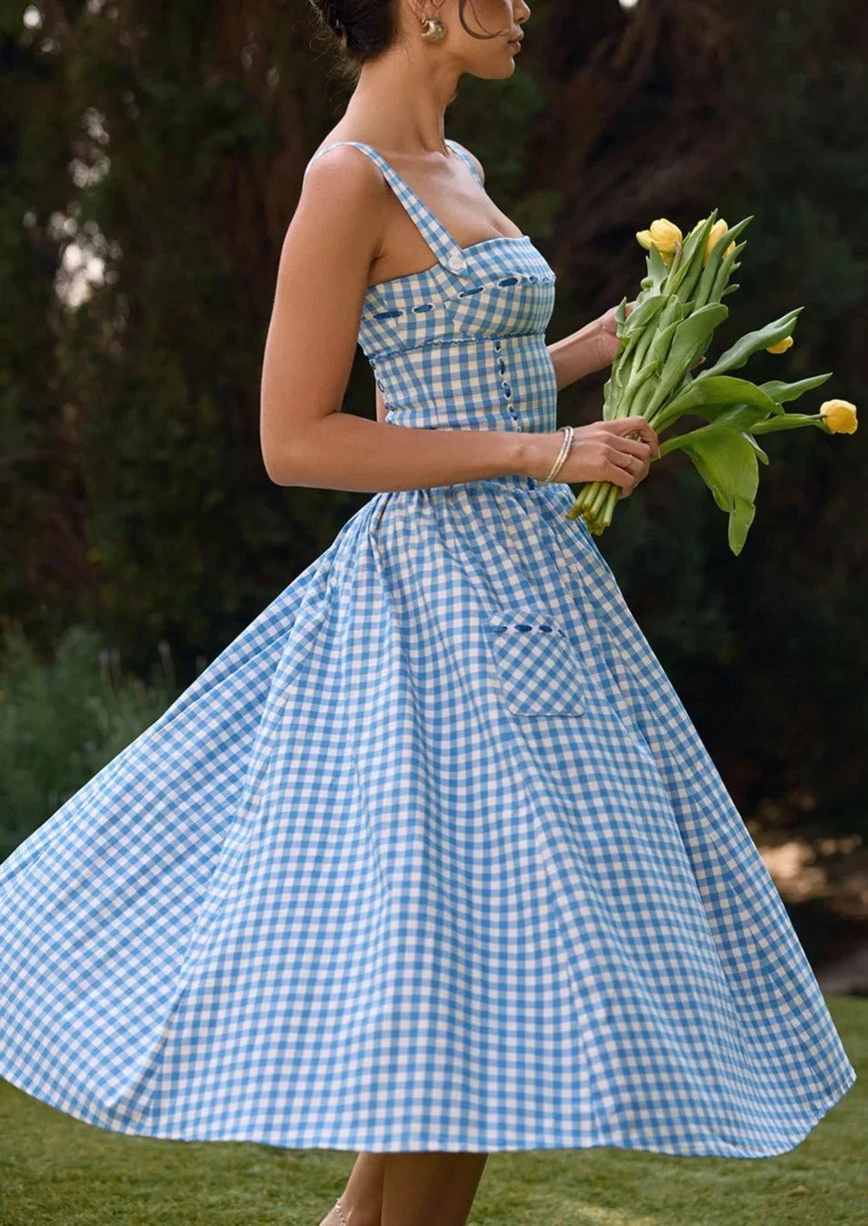 Robe Midi Carreaux Bleus Épaules Dénudées Été | ROBEMODE
