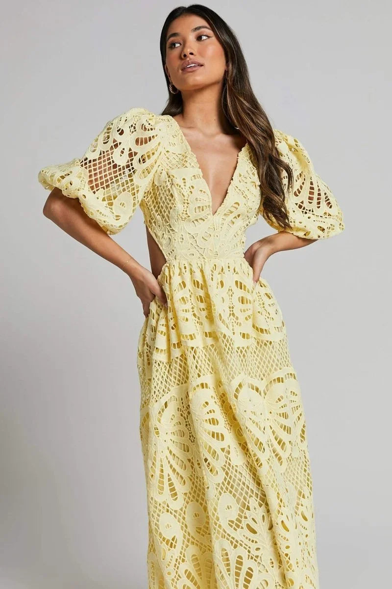 Robe midi dentelle col V manches bouffantes pour événement été | Coupe féminine + Style élégant + Facile à accessoiriser – ROBEMODE