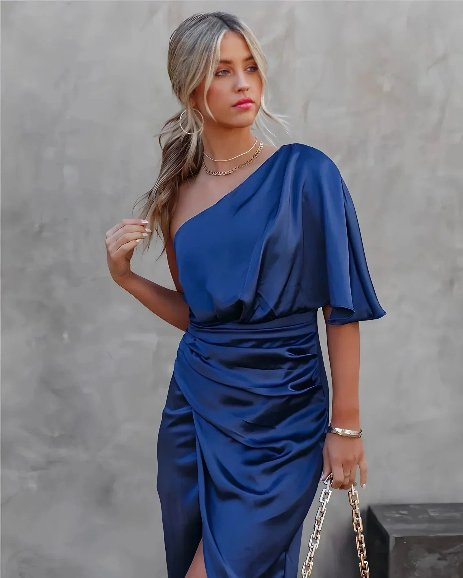 Robe midi asymétrique drapée effet satiné | ROBEMODE
