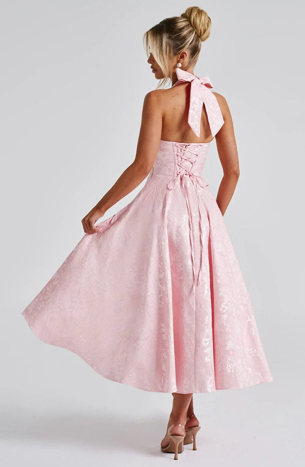 Robe mi-longue femme avec dos nu et jupe évasée