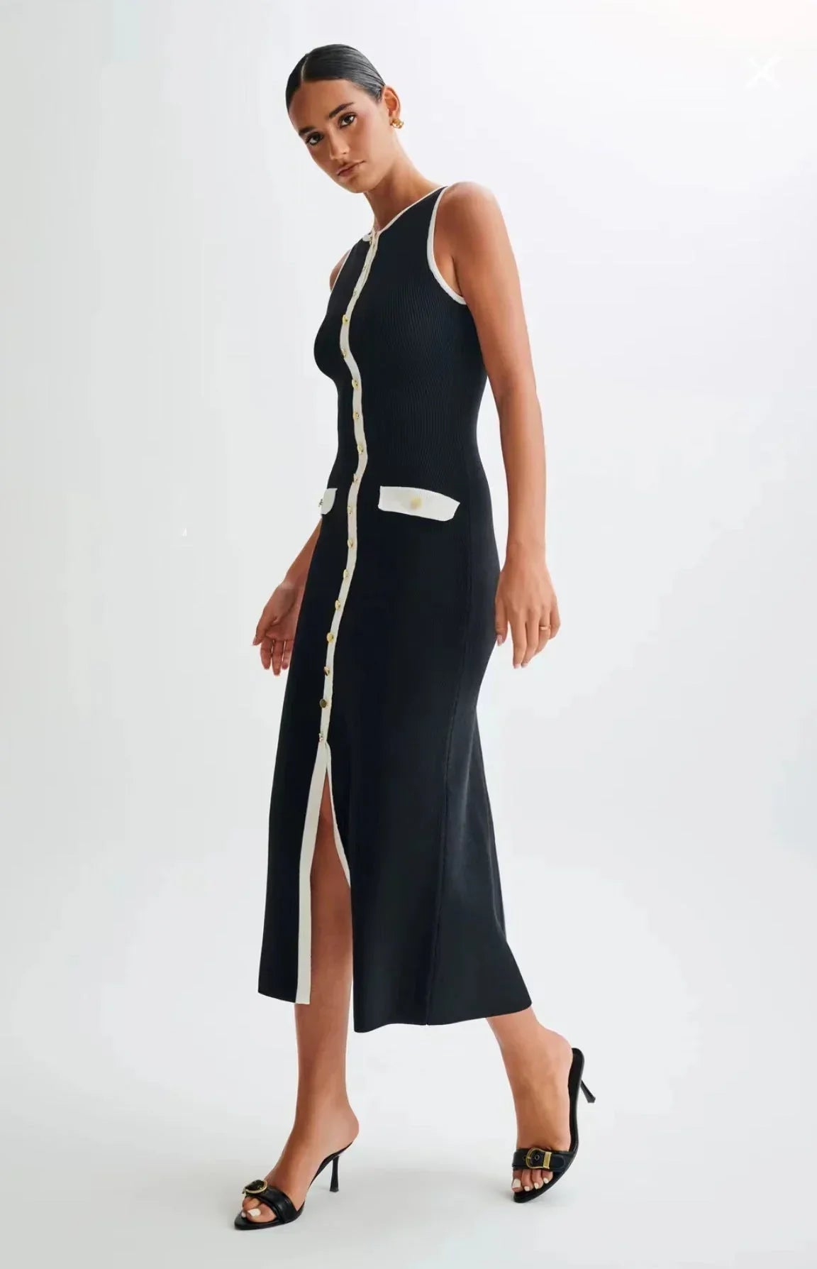 Robe midi femme noire avec boutons contrastés | Coupe féminine + Style élégant + Facile à accessoiriser – ROBEMODE