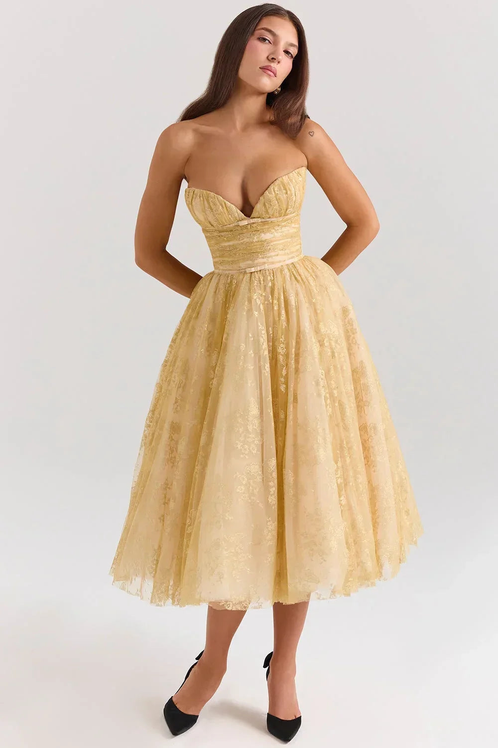 Robe midi sans bretelles dorée pour soirée élégante | Coupe féminine + Style élégant + Facile à accessoiriser – ROBEMODE