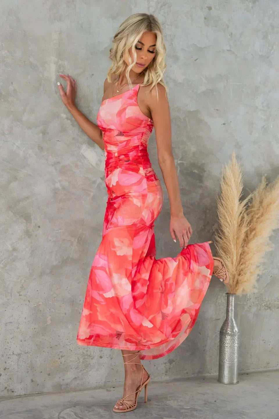 Robe midi florale dos asymétrique sans bretelles | ROBEMODE