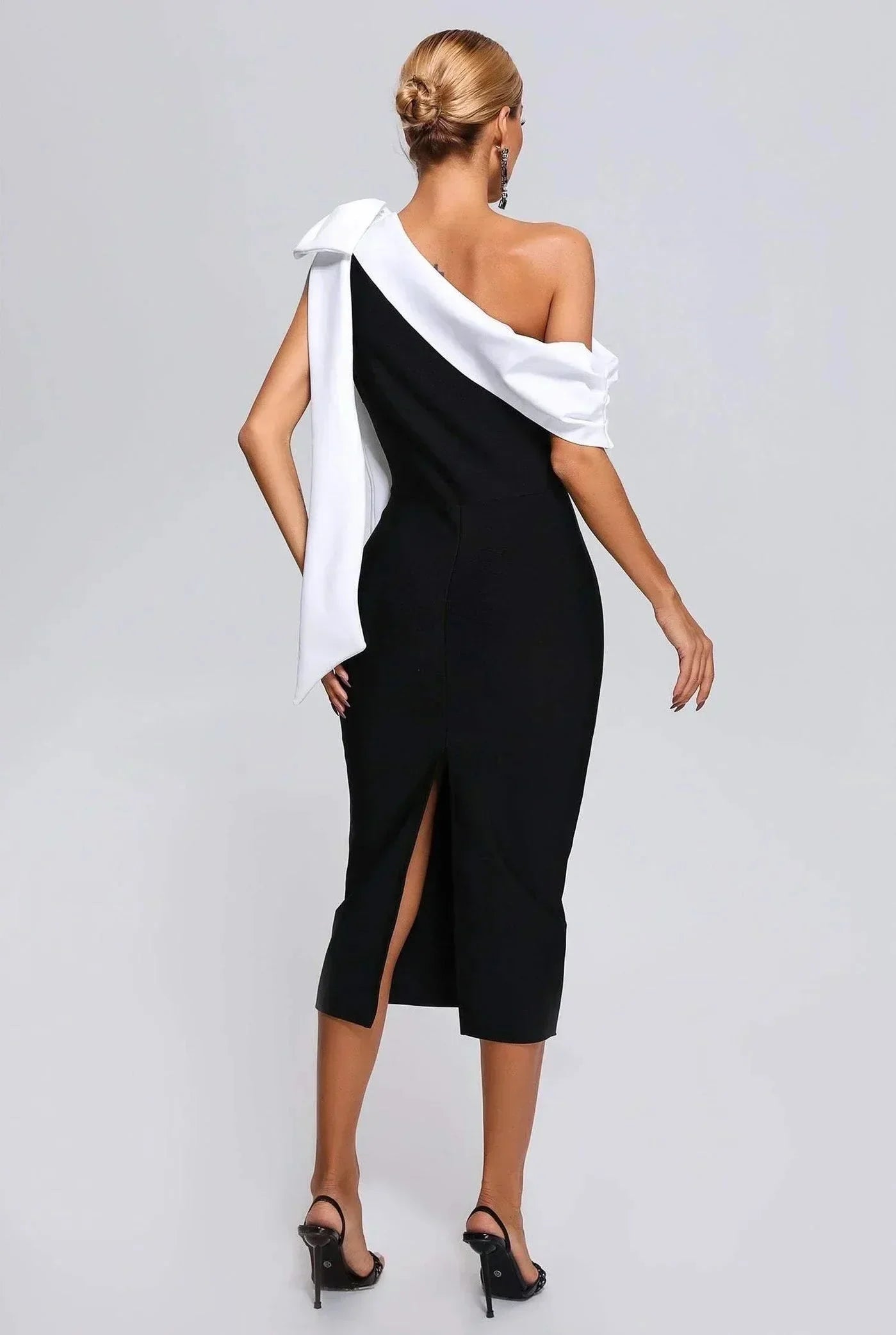 Robe Midi Noire Asymétrique Épaule Dénudée Nœud 1 Coloris | ROBEMODE