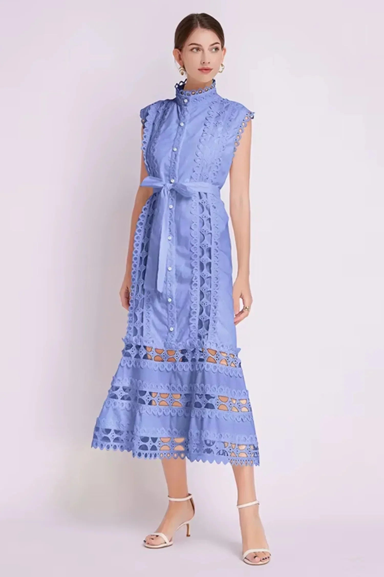 Robe midi noire sans manches avec dentelle et ceinture | ROBEMODE