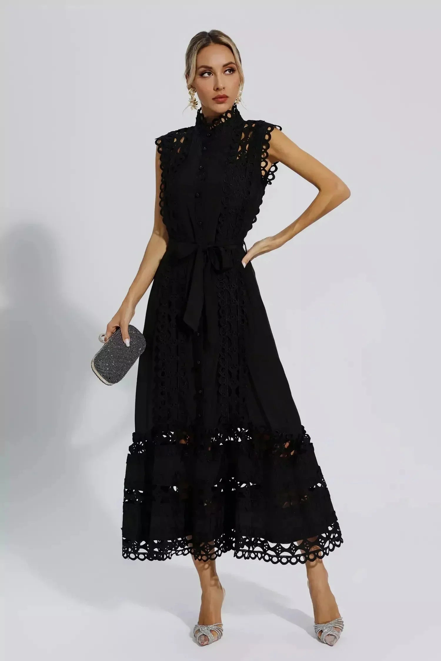Robe midi noire sans manches avec dentelle et ceinture | ROBEMODE