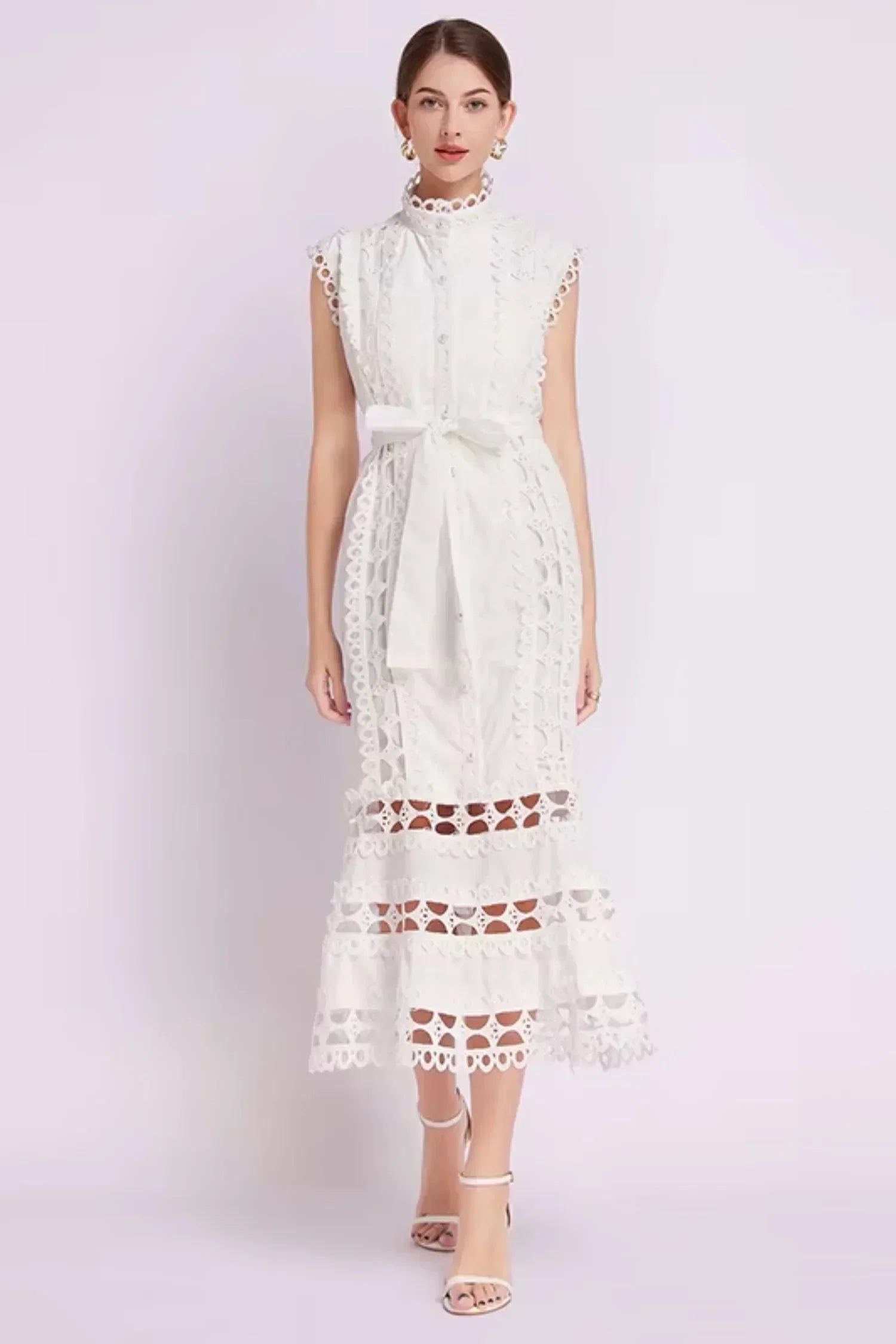 Robe midi noire sans manches avec dentelle et ceinture | ROBEMODE