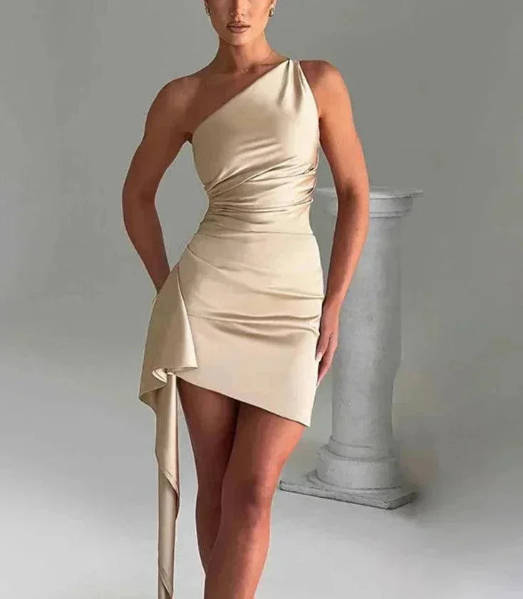 Robe courte femme asymétrique drapée une épaule soirée