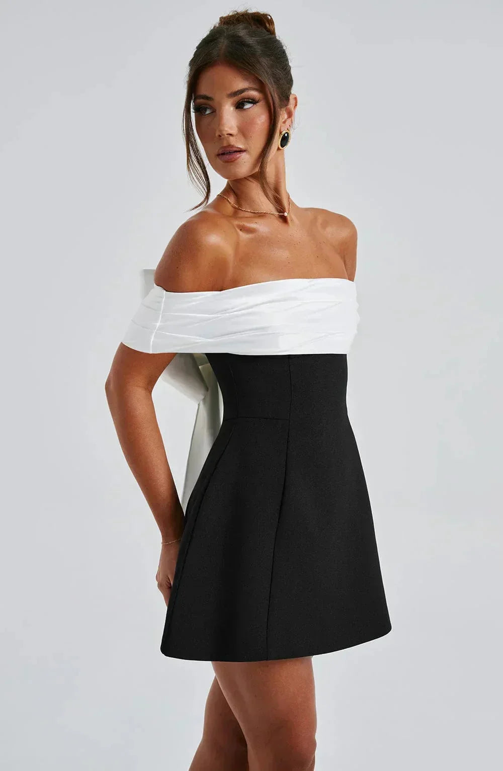 Robe Courte Bicolore Femme Épaules Dénudées Nœud Soirée | ROBEMODE
