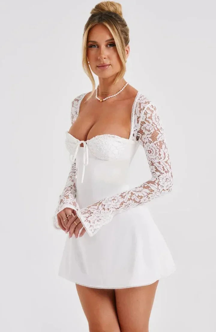 Robe cocktail courte femme dos nu en dentelle