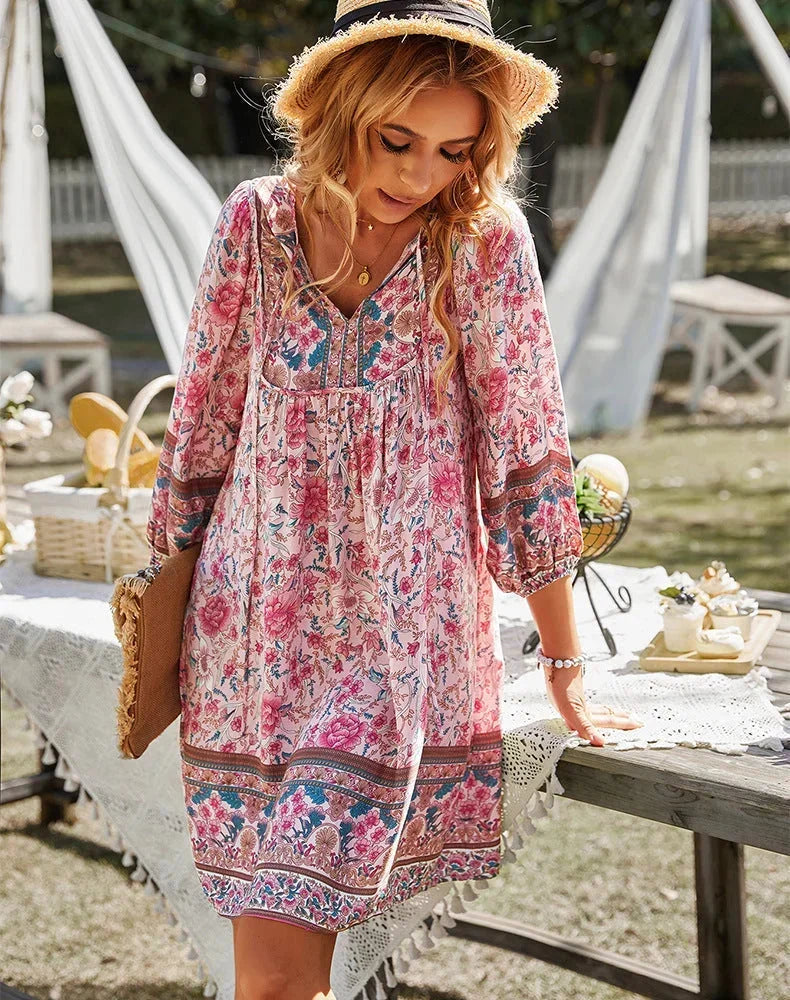 Robe courte femme bohème avec imprimé floral et manches longues