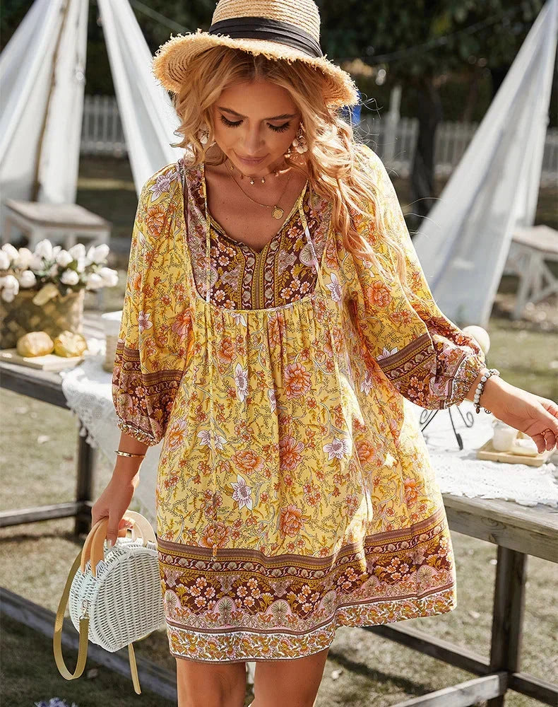 Robe courte femme bohème avec imprimé floral et manches longues