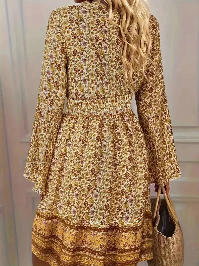 Robe courte boho imprimée dorée manches cloche décolleté | ROBEMODE