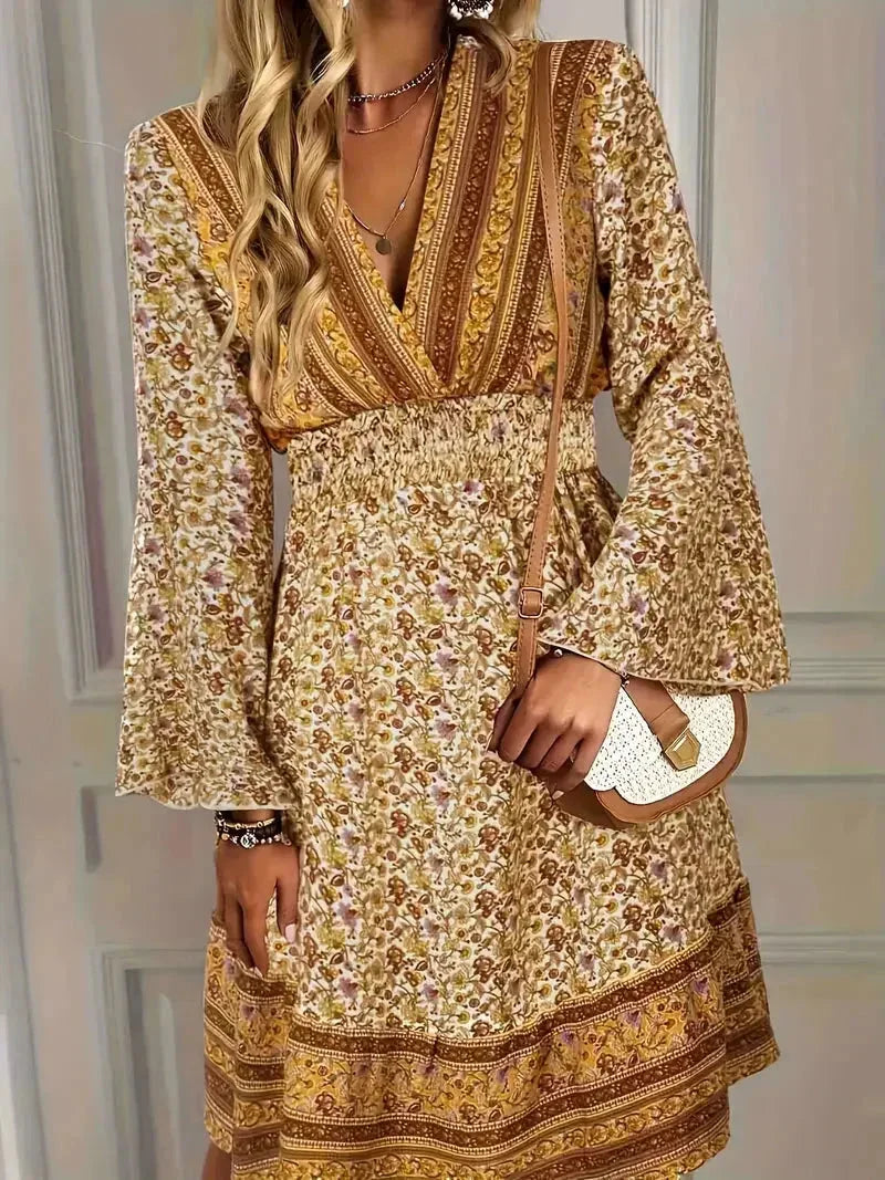 Robe courte boho imprimée dorée manches cloche décolleté | ROBEMODE