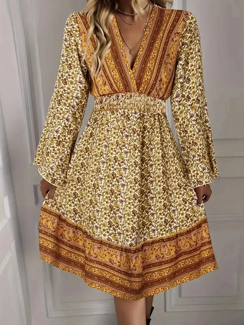 Robe courte boho imprimée dorée manches cloche décolleté | ROBEMODE