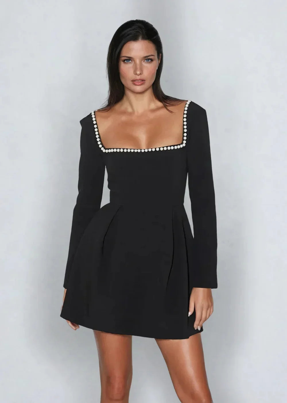 Robe Courte Col Carré Détails Perles 2 Coloris | ROBEMODE