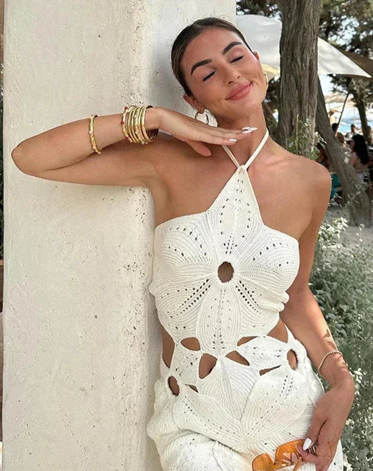 Robe courte femme crochet avec découpes et fleurs décoratives | ROBEMODE