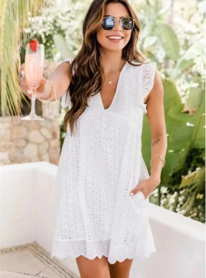 Robe courte femme en dentelle col V pour l'été | ROBEMODE
