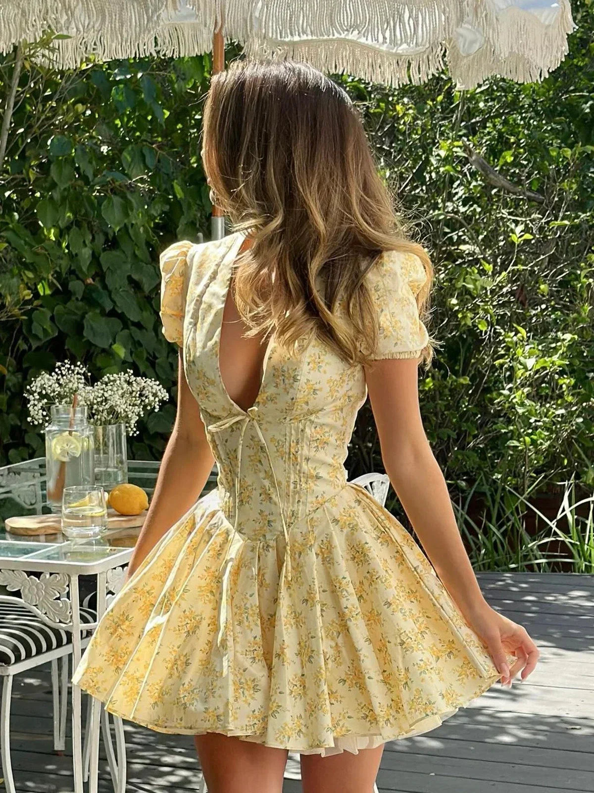 Robe Courte Fleurie Jaune Dos Noué Été Jardin | ROBEMODE