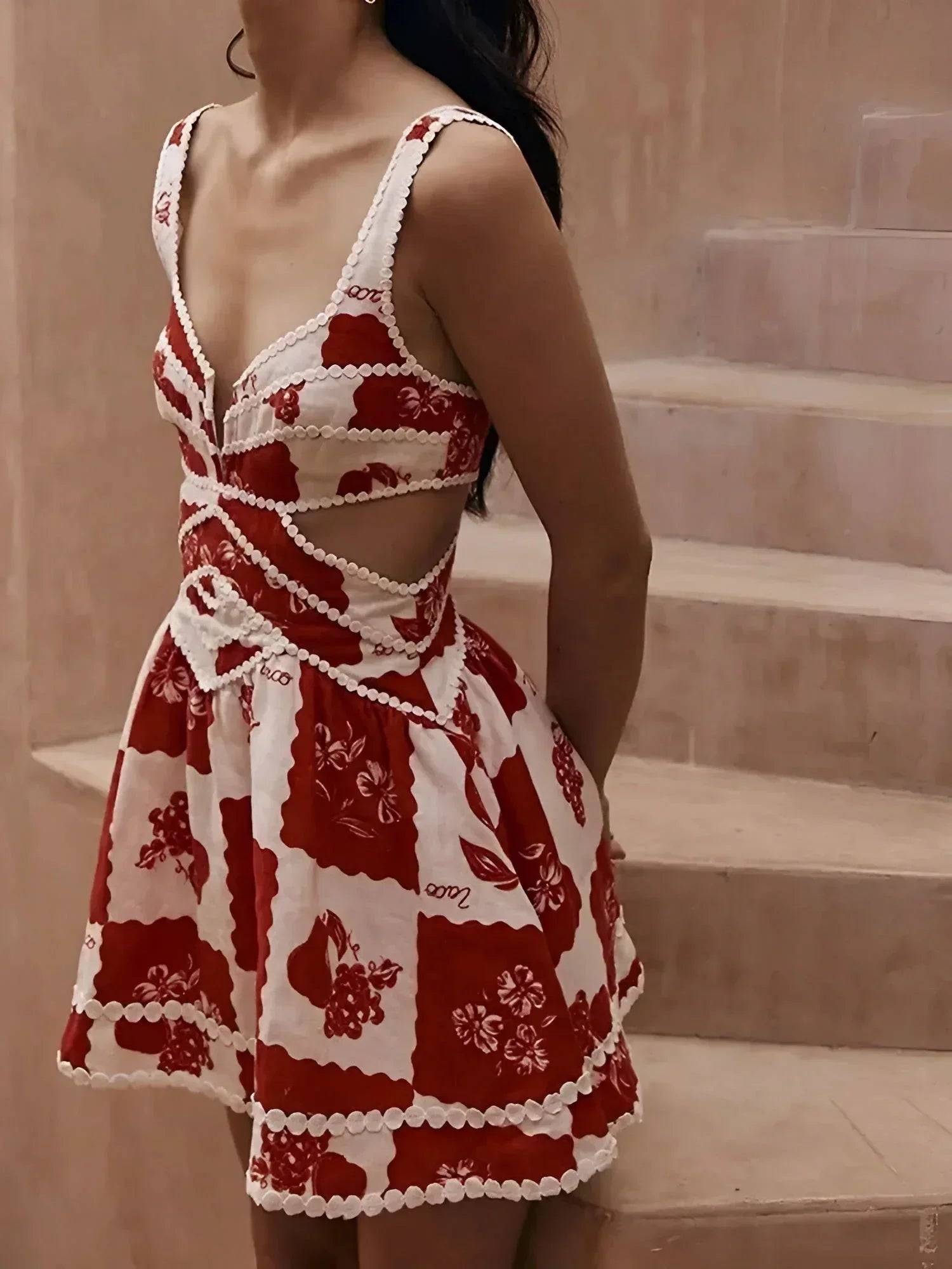 Robe Courte Florale Rouge Accents Blancs Été | ROBEMODE