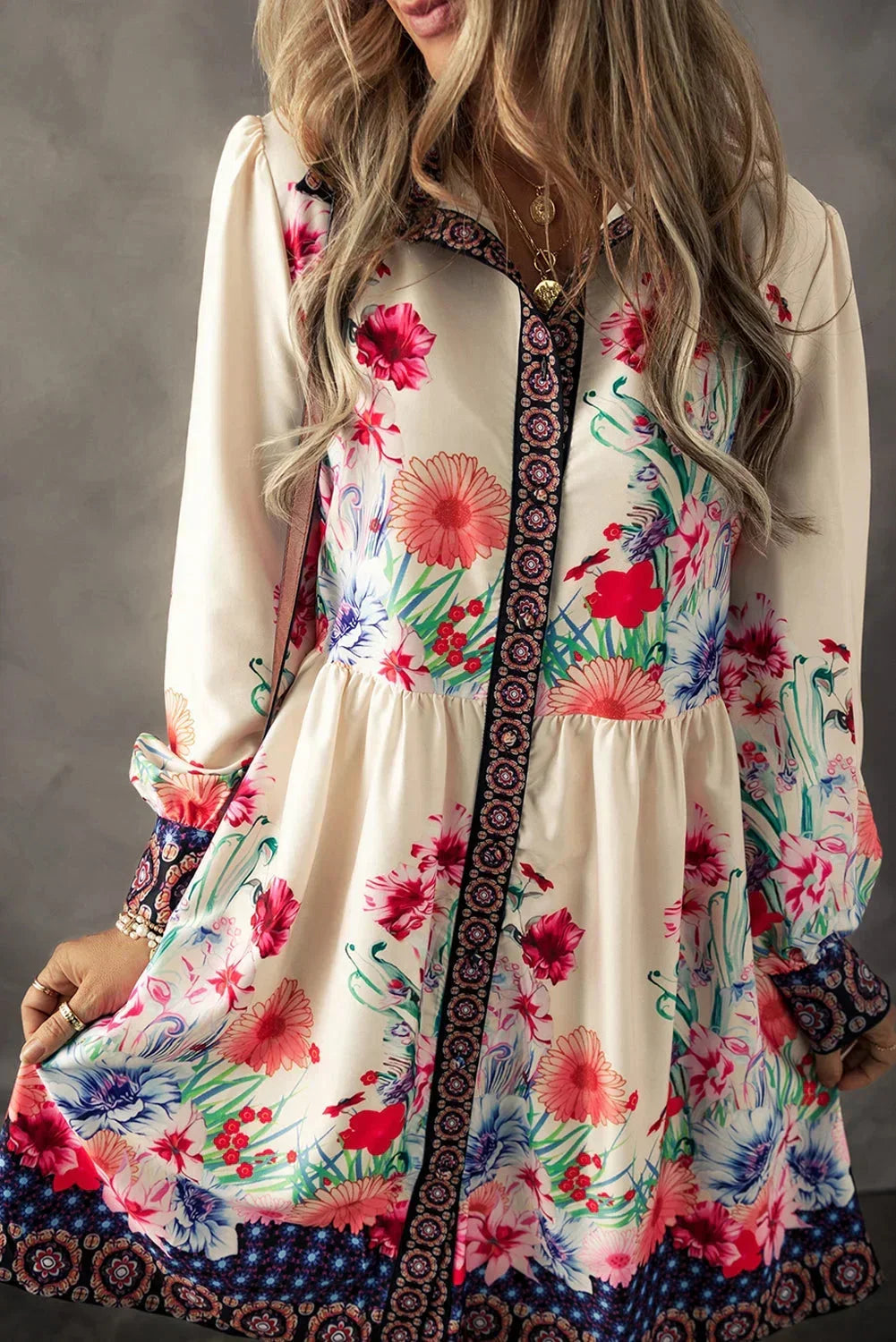 Robe courte femme multicolore imprimé floral manches longues | Coupe féminine + Style élégant + Facile à accessoiriser – ROBEMODE