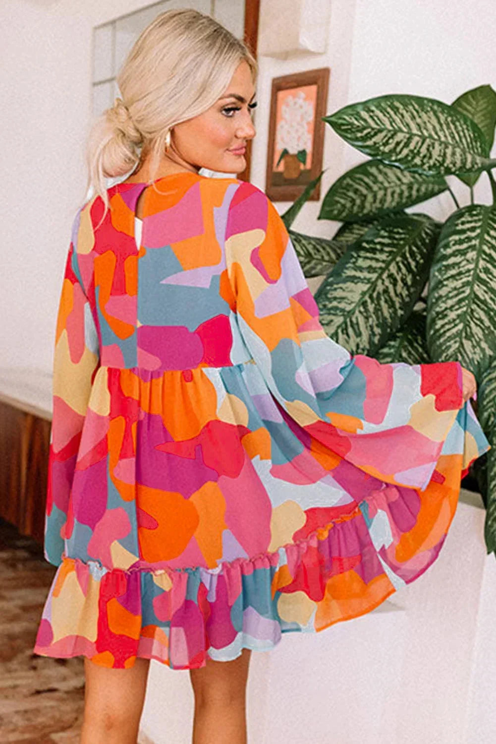 Robe courte femme colorée à manches longues décolleté V | Coupe féminine + Style élégant + Facile à accessoiriser – ROBEMODE
