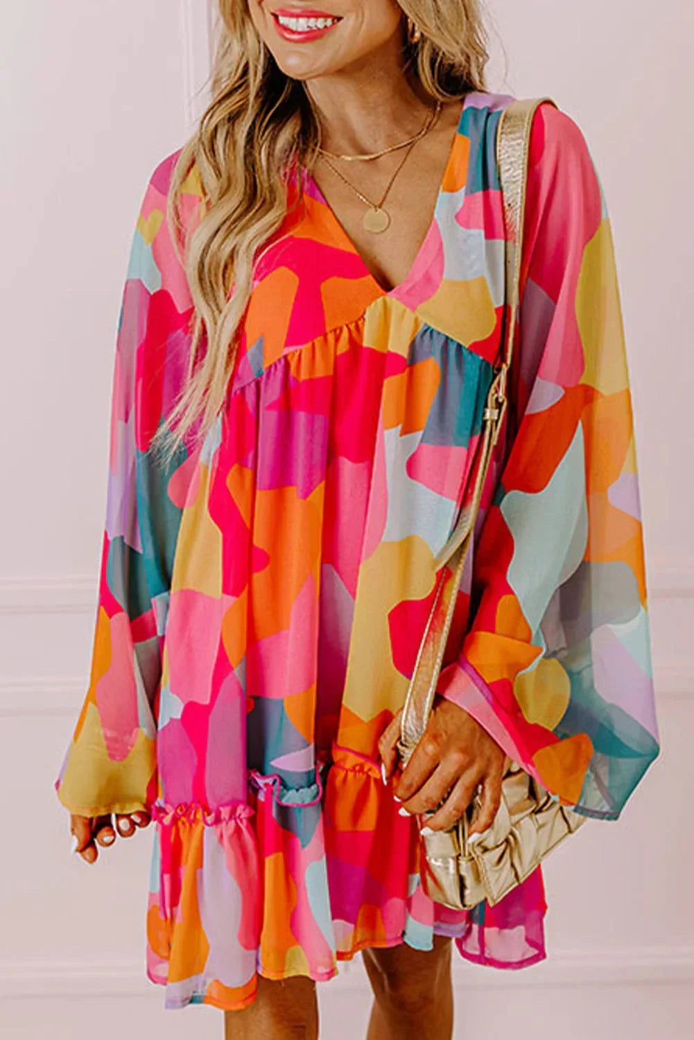 Robe courte femme colorée à manches longues décolleté V | Coupe féminine + Style élégant + Facile à accessoiriser – ROBEMODE