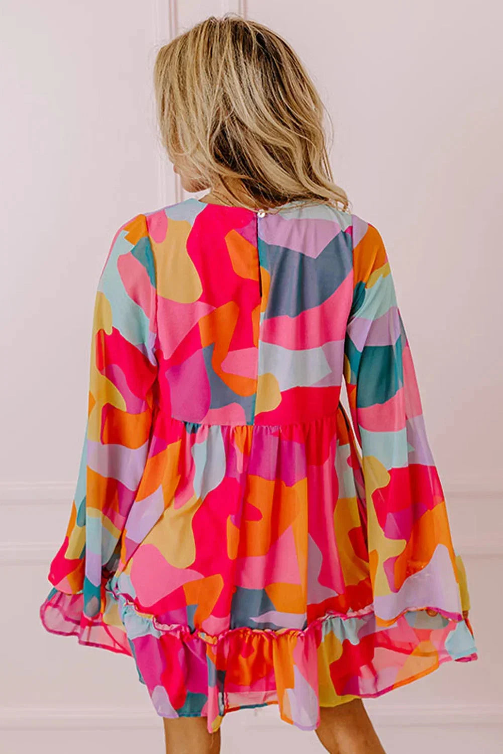 Robe courte femme colorée à manches longues décolleté V | Coupe féminine + Style élégant + Facile à accessoiriser – ROBEMODE