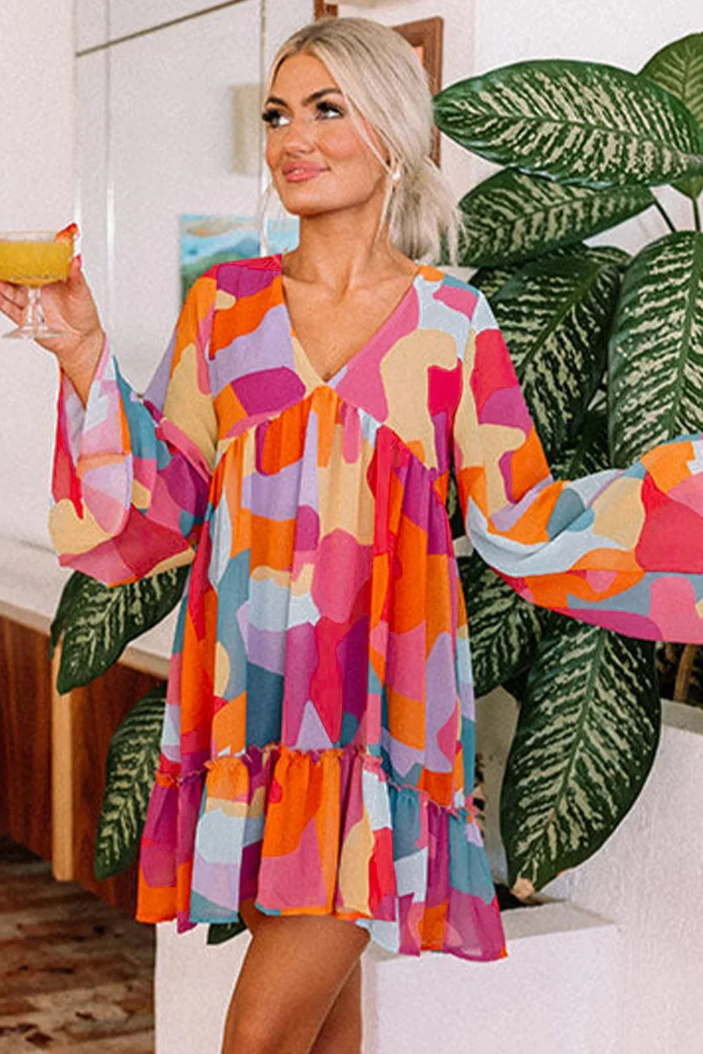 Robe courte femme colorée à manches longues décolleté V | Coupe féminine + Style élégant + Facile à accessoiriser – ROBEMODE