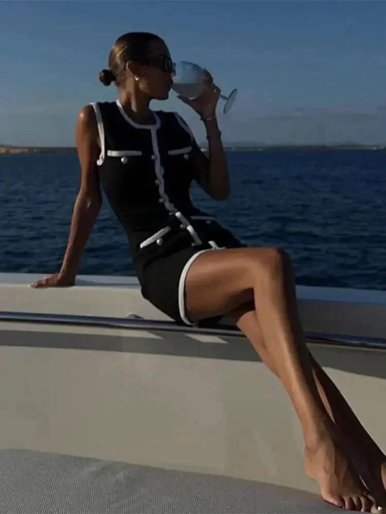 Robe Courte Noire Femme Détails Perles Bordure Blanche Cocktail | ROBEMODE