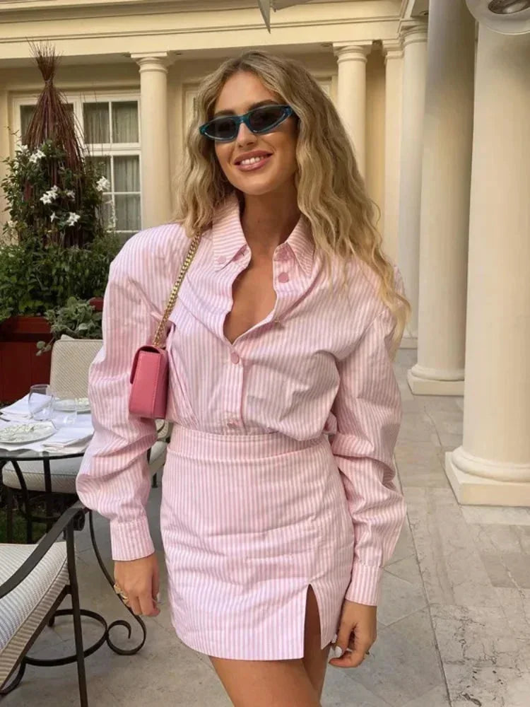 Robe courte femme rayée rose avec manches longues et fente