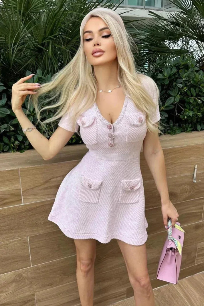Robe courte rose avec boutons poches manches courtes | Coupe féminine + Style élégant + Facile à accessoiriser – ROBEMODE