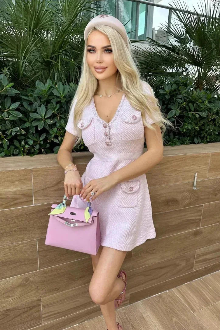 Robe courte rose avec boutons poches manches courtes | Coupe féminine + Style élégant + Facile à accessoiriser – ROBEMODE