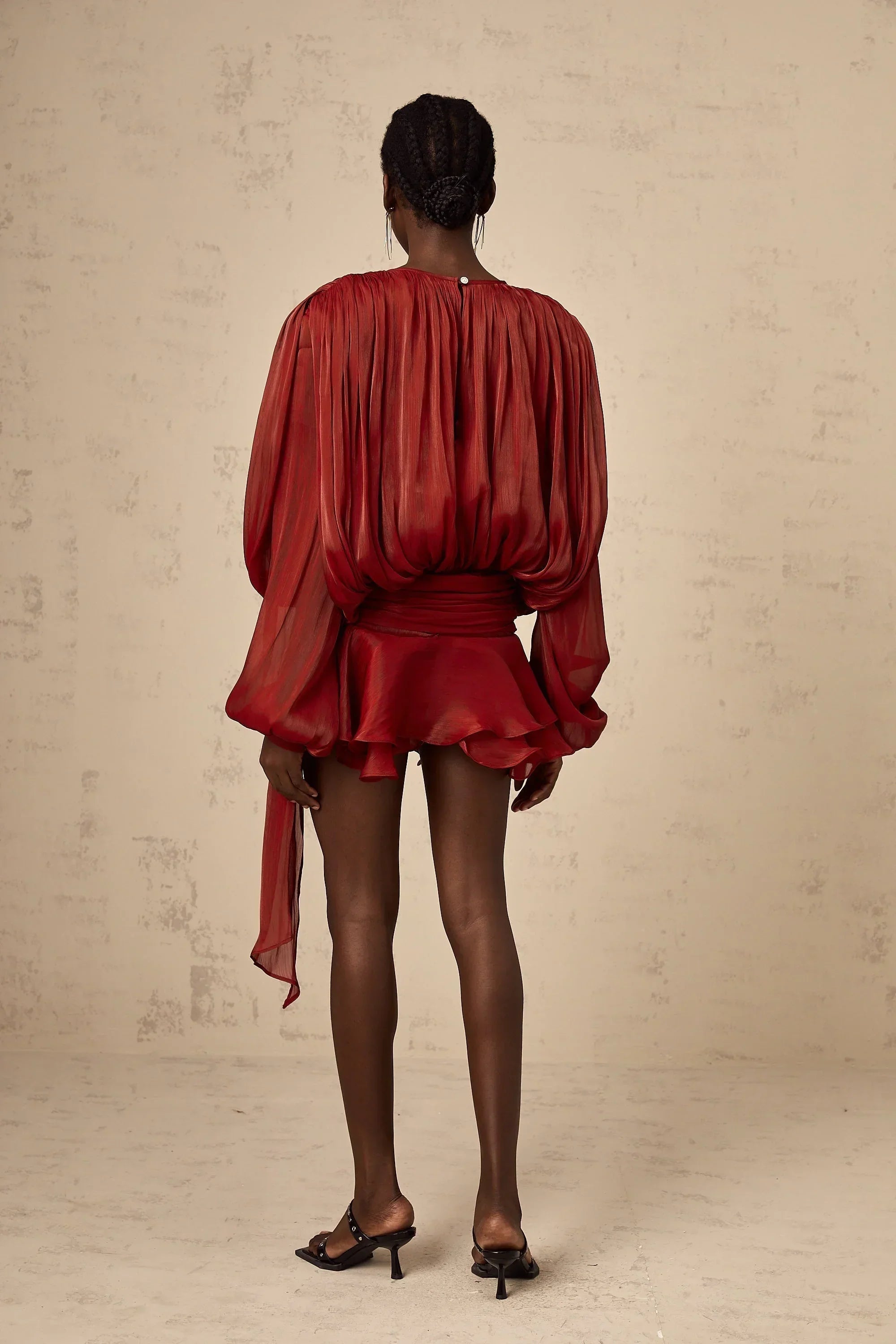 Robe Courte Fluide Satin Manches Longues Ceinture Nouée | Soirée Élégante | ROBEMODE