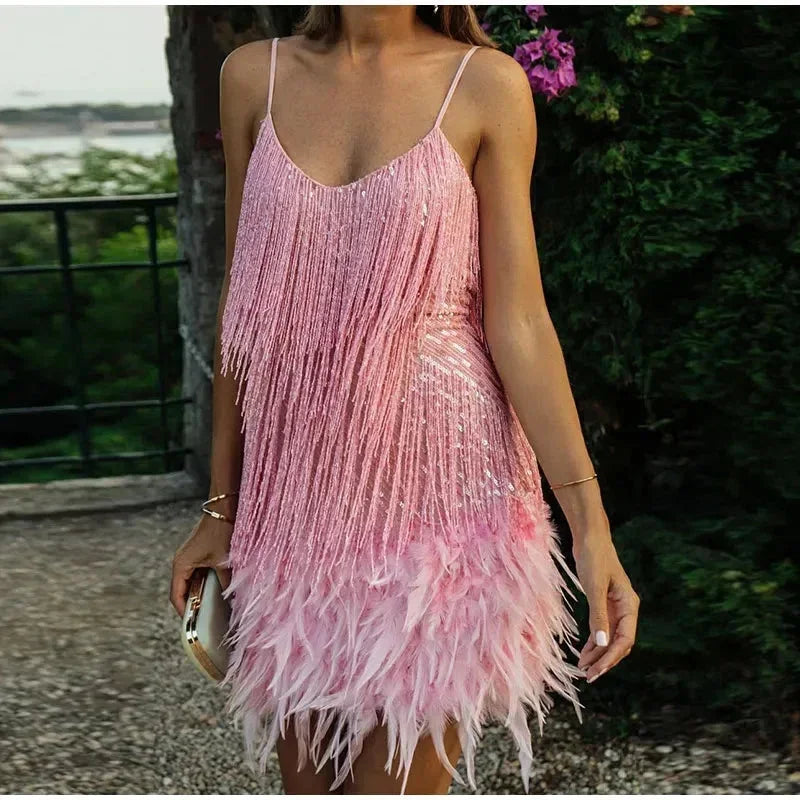 Robe courte soirée avec sequins et plumes bretelles fines