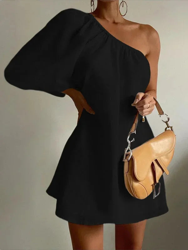 Robe Courte Épaule Unique Manche Bouffante Blanc & Noir | ROBEMODE
