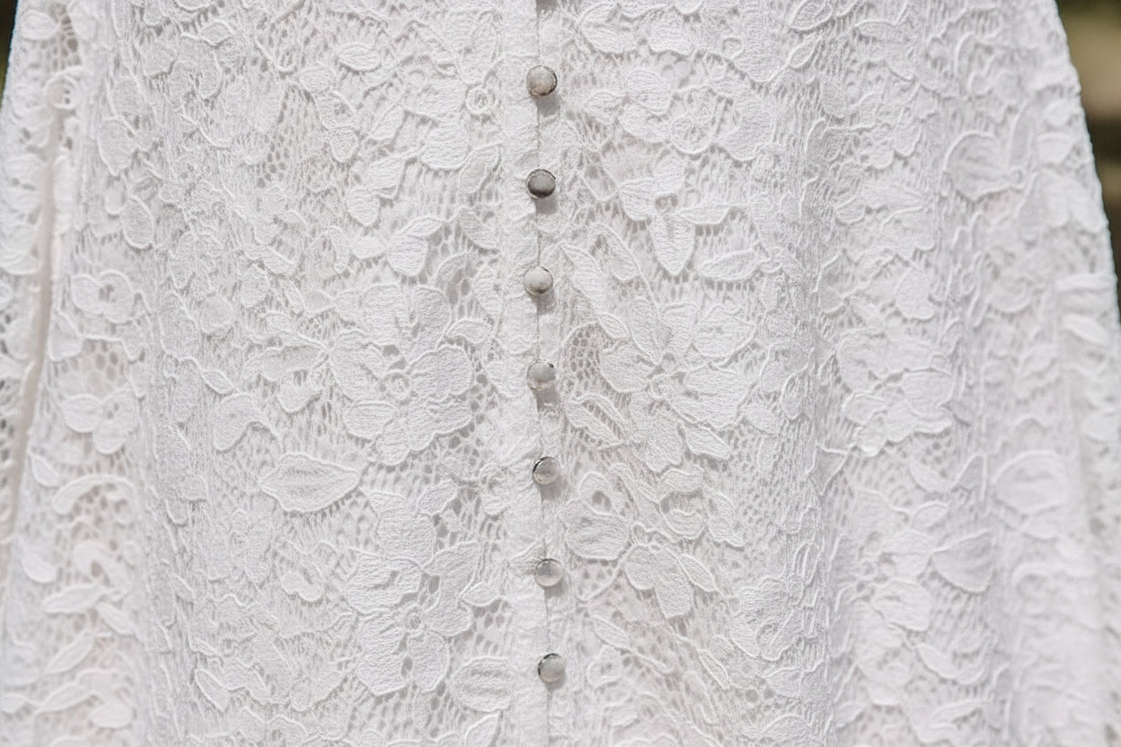 Robe Été Blanche Dentelle Coupe Haute-Basse Col V 1 Coloris | ROBEMODE